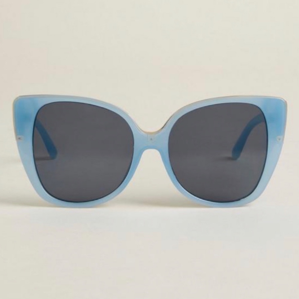 🆕  🕶️ Blue Translucent Cat Eye Smoke Lens Sunglasses NWT Torrid New!